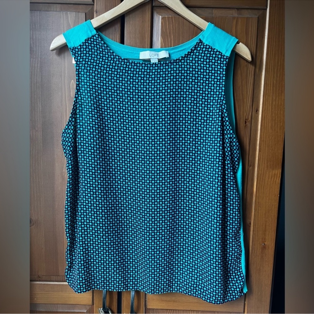 GUC - LOFT Navy and Green Sleeveless Top Size M (Ptp 19.5”)
